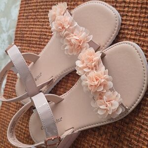 CHRISTIE & JILL BRAND LITTLE GIRL'S PALE PINK STRAPPY FLATS SIZE 4